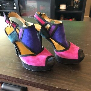 Size 7(US) Nine West platform sandals.